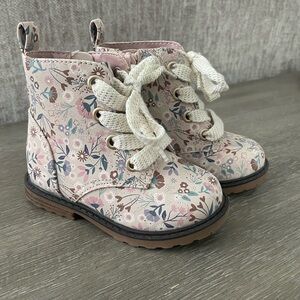 Adorable Little Girl Boots! Size 6C